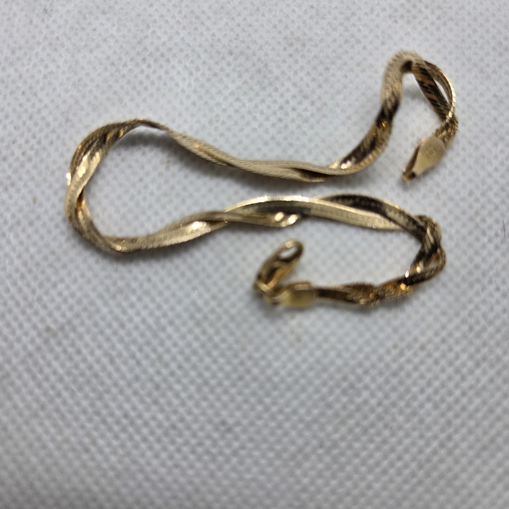 Gold Twisted Bracelet - Picture 11 of 15